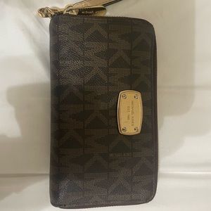 Michael Kors wristlet